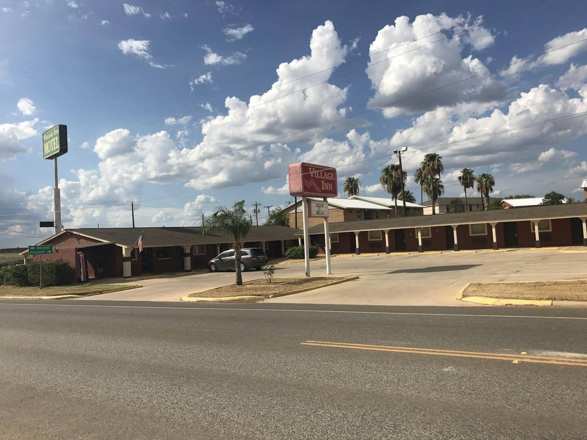 Village Inn Котула Екстериор снимка